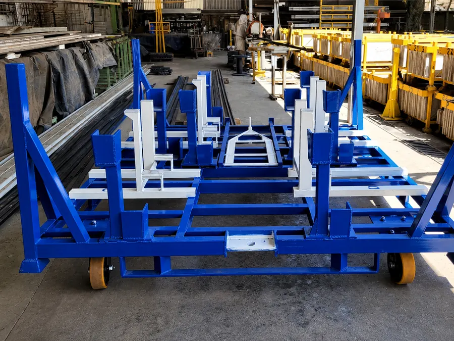 Pallets y medios para movimiento de materiales en planta